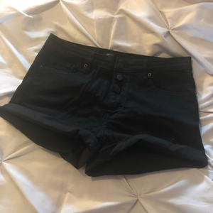 Mid-Rise Black‎ Shorts